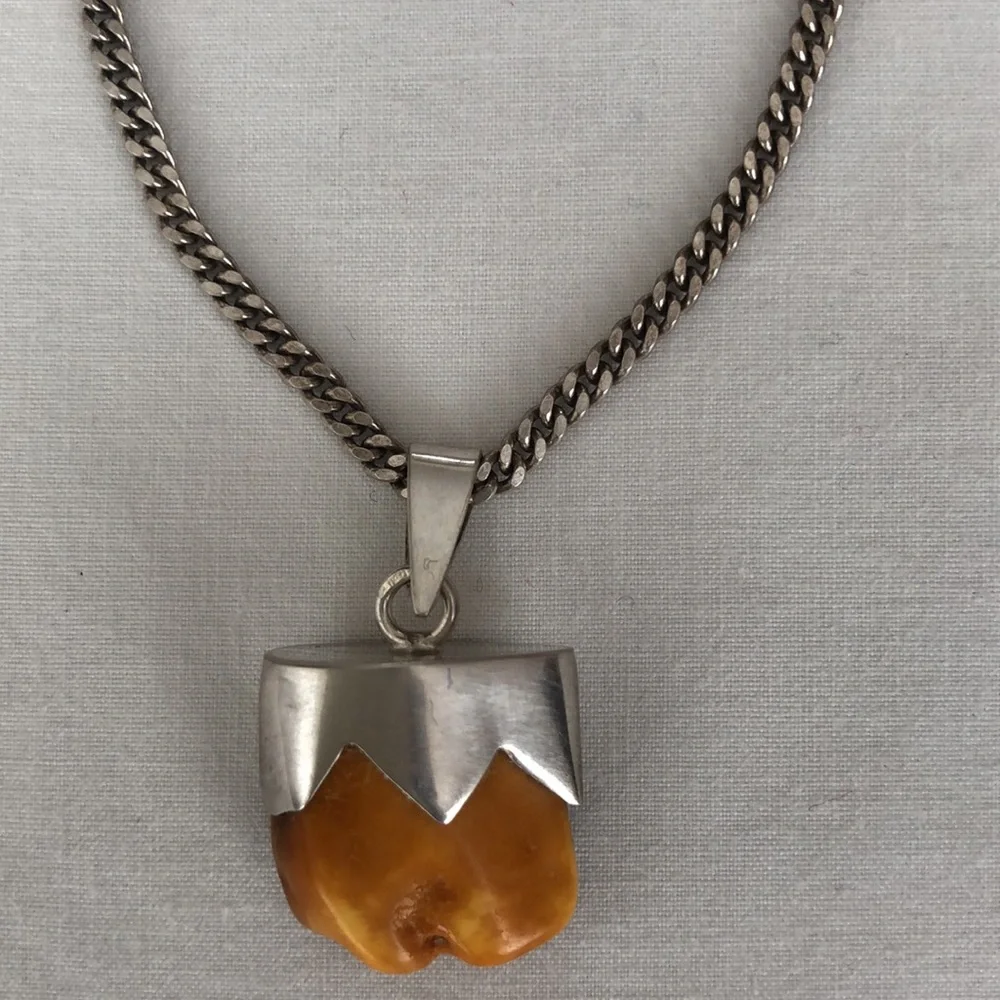 Butterscotch Baltic Amber pendant on silver necklace. - Picture 2 of 14